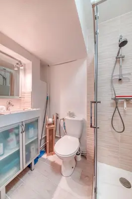 Salle de bains dans l'établissement GuestReady - Loft Chic no 7º Arr.