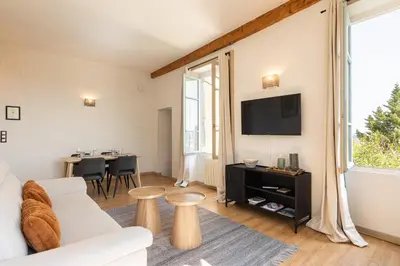 Télévision ou salle de divertissement dans l'établissement Like Home Gourguillon Vieux-Lyon
