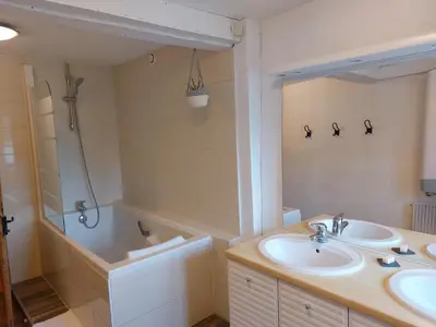 Salle de bains dans l'établissement La cambuse des gones - Gîte 3 chambres