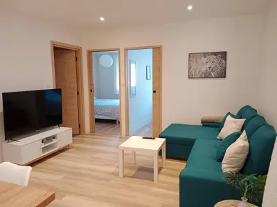 Télévision ou salle de divertissement dans l'établissement Le Pérouges 3ch proche toutes commodités