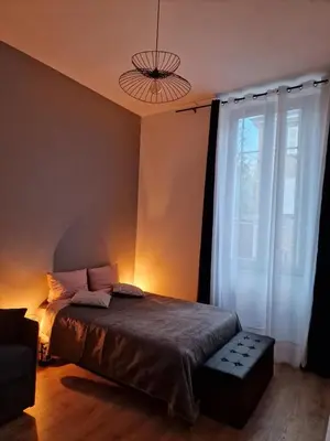 Un ou plusieurs lits dans un hébergement de l'établissement appartement cosy en centre ville avec terrasse