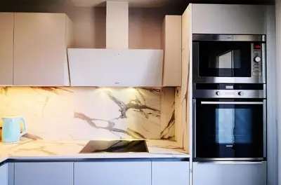 Cuisine ou kitchenette dans l'établissement Petit Paradis Cosy T1 Bis 40m2 Indépendent Studio en Maison avec Jardin & Parking Gratuit