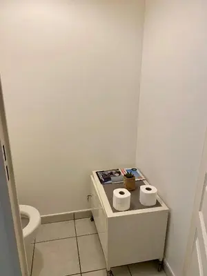 Salle de bains dans l'établissement Lyon 3 Calme urbain Wi-Fi 313 Mbps Garage box