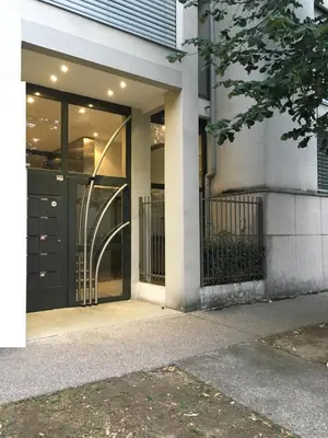 Façade ou entrée de l'établissement Lyon 3 Calme urbain Wi-Fi 313 Mbps Garage box