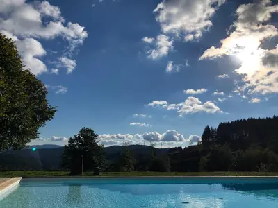 Piscine de l'établissement LE CHALET de la goutte ou située à proximité