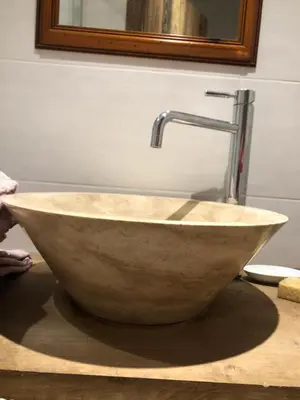 Salle de bains dans l'établissement LE CHALET de la goutte