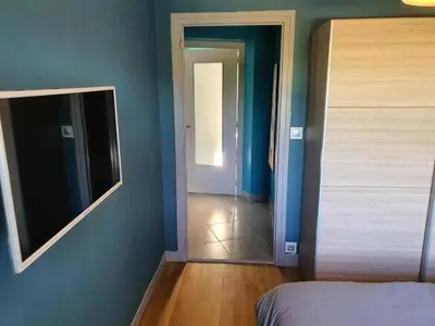 Un ou plusieurs lits dans un hébergement de l'établissement Studio meublé Saint-Cyr-au-mont-d'or