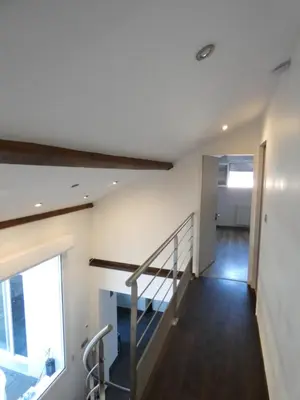 Plan de l'établissement Maison moderne et spacieuse avec piscine