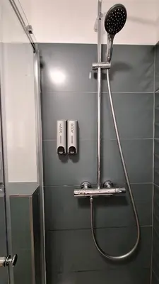 Salle de bains dans l'établissement Indy Appart - T2 moderne - Eurexpo - Parking - Balcon vue - Calme Propre