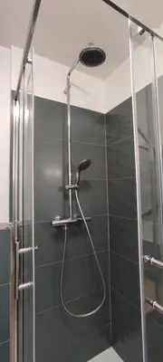 Salle de bains dans l'établissement Indy Appart - T2 moderne - Eurexpo - Parking - Balcon vue - Calme Propre