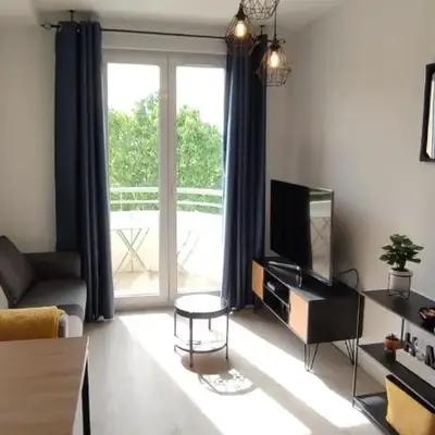 Indy Appart - T2 moderne - Eurexpo - Parking - Balcon vue - Calme Propre