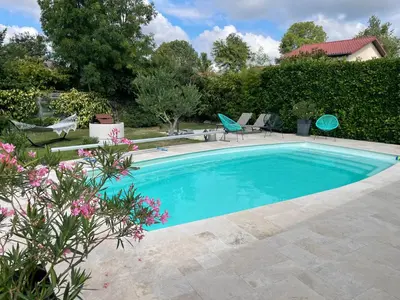 Piscine de l'établissement Villa poétique proche de Lyon ou située à proximité