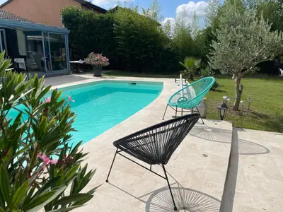 Piscine de l'établissement Villa poétique proche de Lyon ou située à proximité