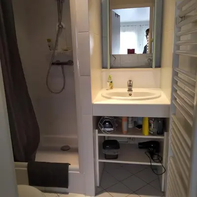 Salle de bains dans l'établissement STUDIO au sud de Lyon à Oullins