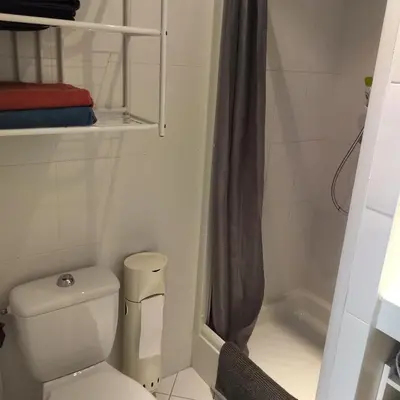 Salle de bains dans l'établissement STUDIO au sud de Lyon à Oullins