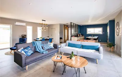 Coin salon dans l'établissement Cozy Home In Pont-Évêque