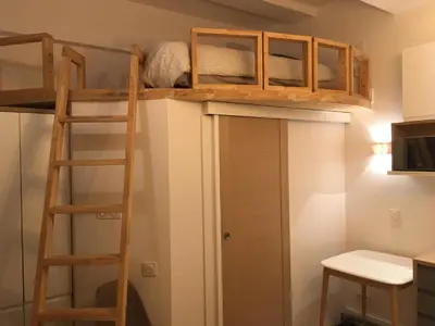 Un ou plusieurs lits superposés dans un hébergement de l'établissement Charmant studio Lyon Terreaux - hyper centre