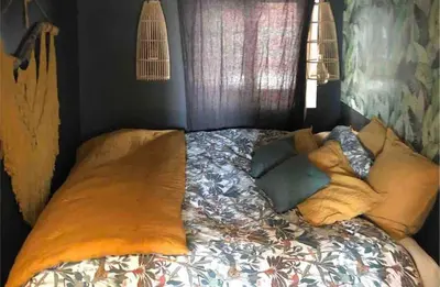Un ou plusieurs lits dans un hébergement de l'établissement Coeur de Lyon avec Terrasse et Jacuzzi