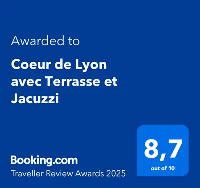 Certificat, récompense, panneau ou autre document affiché dans l'établissement Coeur de Lyon avec Terrasse et Jacuzzi