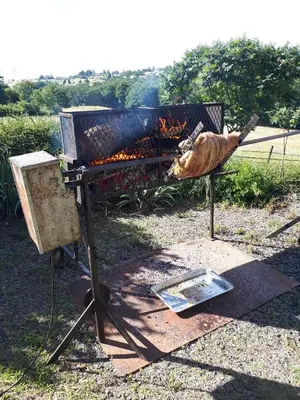 Barbecue disponible mis à disposition des clients de le B&B/chambre d'hôtes