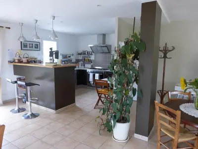 Cuisine ou kitchenette dans l'établissement La Bergerie