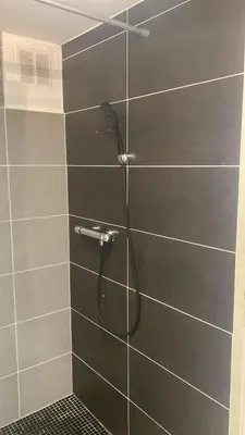Salle de bains dans l'établissement Studio - Carré de Soie Vaulx en Velin