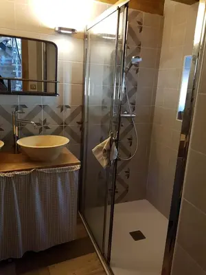 Salle de bains dans l'établissement Le domaine des Terres