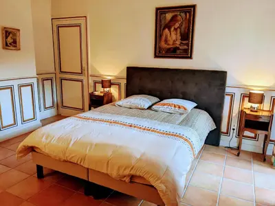 Un ou plusieurs lits dans un hébergement de l'établissement Chambre du Champrenard