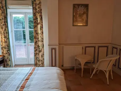 Un ou plusieurs lits dans un hébergement de l'établissement Chambre du Champrenard