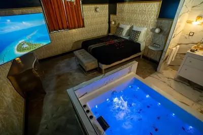 Télévision ou salle de divertissement dans l'établissement Appartement d'exception avec Jacuzzi