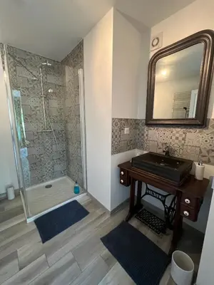 Salle de bains dans l'établissement Chambre privée Chiberta