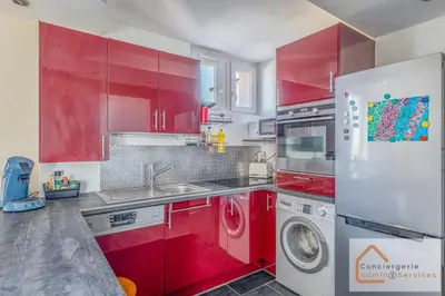Cuisine ou kitchenette dans l'établissement Jolie T3 50m² (+-), balcon, parking, commodités