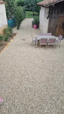 Jardin de l'établissement Maison de charme au cœur des vignes du Beaujolais