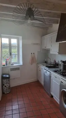 Cuisine ou kitchenette dans l'établissement Maison de charme au cœur des vignes du Beaujolais