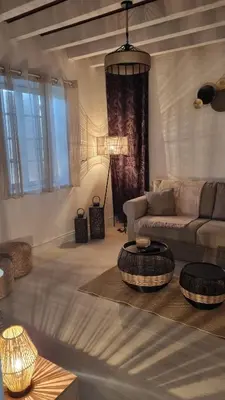 Coin salon dans l'établissement Maison de charme au cœur des vignes du Beaujolais