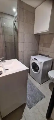 Salle de bains dans l'établissement STUDIO CLIMATISATION Vieille Ville