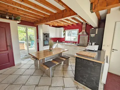 Cuisine ou kitchenette dans l'établissement Gite des Marronniers