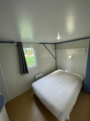 Un ou plusieurs lits dans un hébergement de l'établissement Bungalow 2/4 personnes dans résidence Hôtelière
