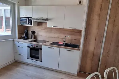 Cuisine ou kitchenette dans l'établissement L'Appart de Villefontaine + Parking gratuit à proximité