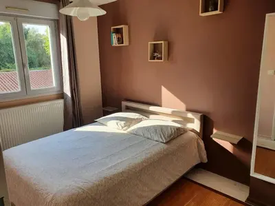 Un ou plusieurs lits dans un hébergement de l'établissement Ecully, appartement au calme de 50m².