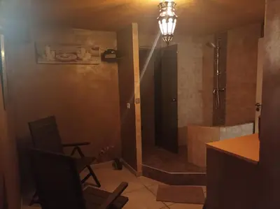 Salle de bains dans l'établissement Chambre d'hôte avec Hammam et salle de jeux