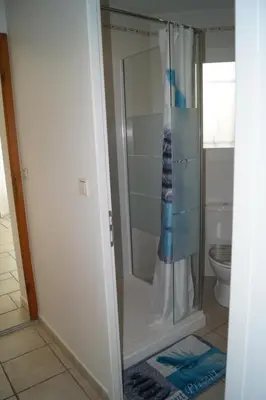 Salle de bains dans l'établissement Chambre d'hôte dans une propriété avec piscine