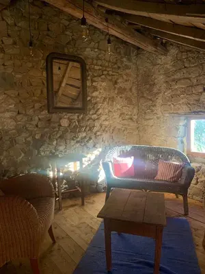 Coin salon dans l'établissement Le Gîte de Buffetières