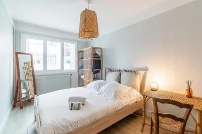 Un ou plusieurs lits dans un hébergement de l'établissement Appartement de la Bannière - Welkeys