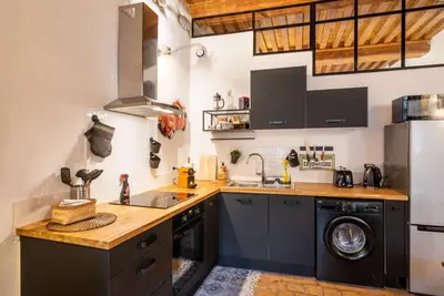 Cuisine ou kitchenette dans l'établissement AllinLyon | Charme XIVe siècle au Vieux Lyon