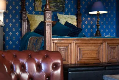 Coin salon dans l'établissement Château de Pramenoux