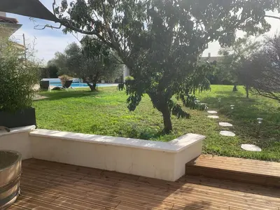 Jardin de l'établissement Gite BamBou avec piscine