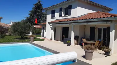 Piscine de l'établissement Gite BamBou avec piscine ou située à proximité