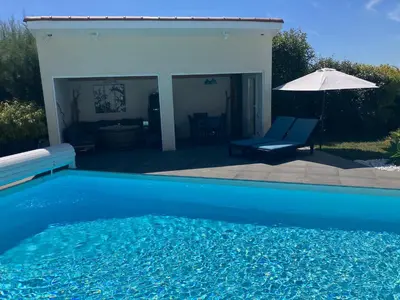 Piscine de l'établissement Gite BamBou avec piscine ou située à proximité