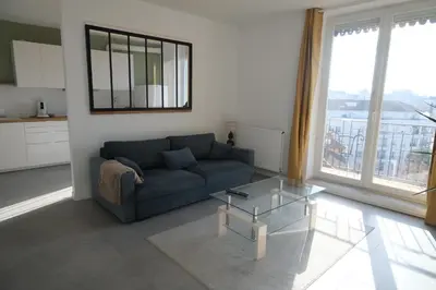 Coin salon dans l'établissement Grand appartement 80m² - Suite parentale